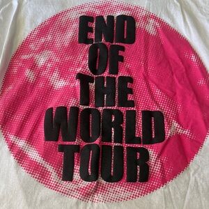 White Short Sleeve Graphic Tee with Hot Pink Circle Print